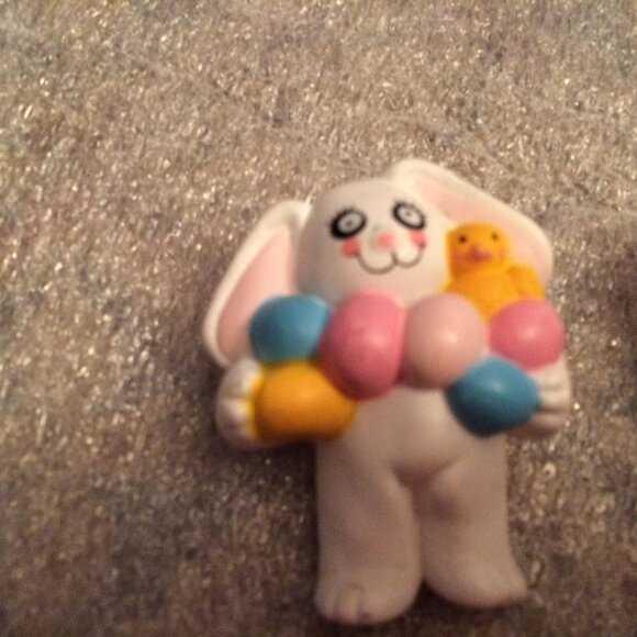 EASTER - 1980s CLAY ART Bunnykins Pins (set of 3) - Picture 3 of 7